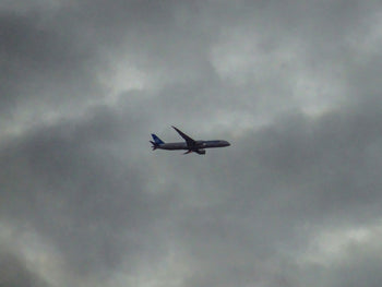 Factory emmiting gas emissions